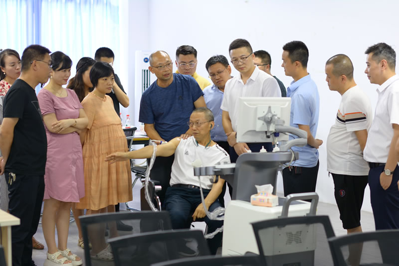 綿陽市、江油市醫(yī)療領(lǐng)航者蒞臨我司，共繪健康未來新篇章！3.jpg